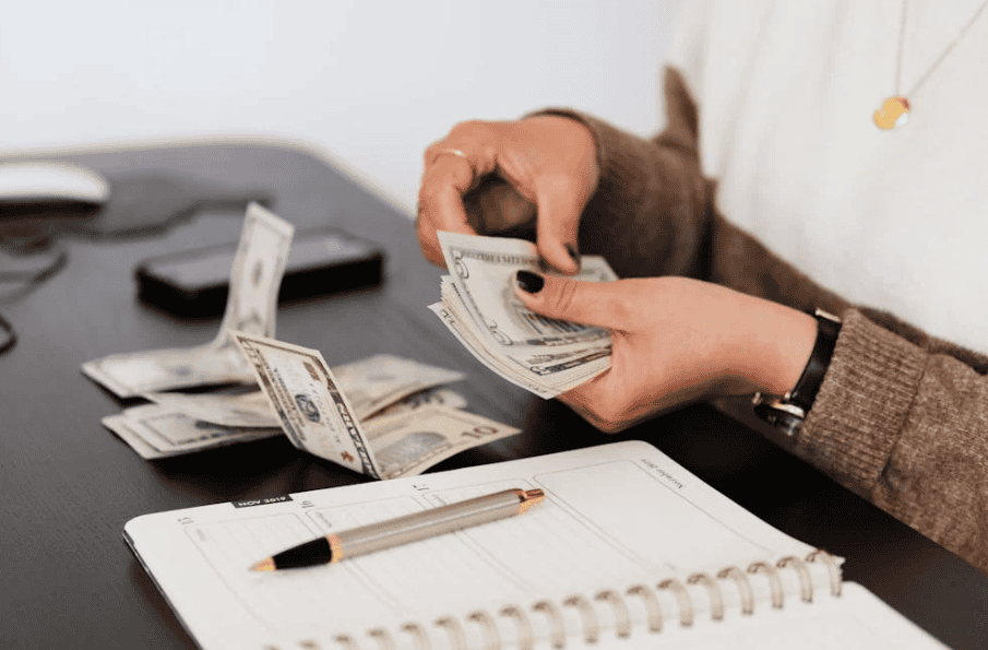 Деньги на карту: 23 секрета заработка $100 в день в 2025 году!